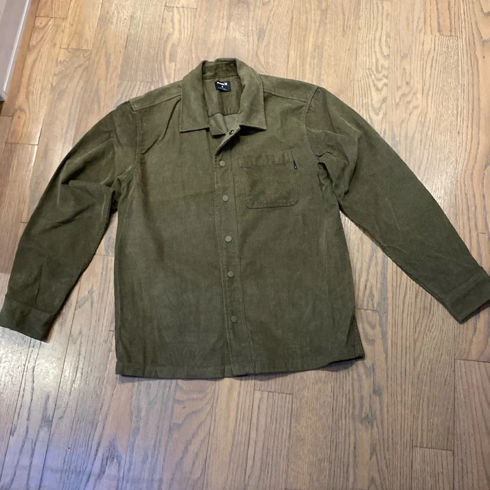 Hurley - Women's Corduroy Long Sleeve Shirt in Hunter Green - Size Medium - Picture 3 of 6